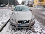 Volvo Schöner Volvo V 70 D5 Automatikgetriebe - Volvo 240 mit Diesel-Antrieb