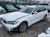 BMW 330e Touring Aut. Sport Line - BMW 330 Unfallwagen