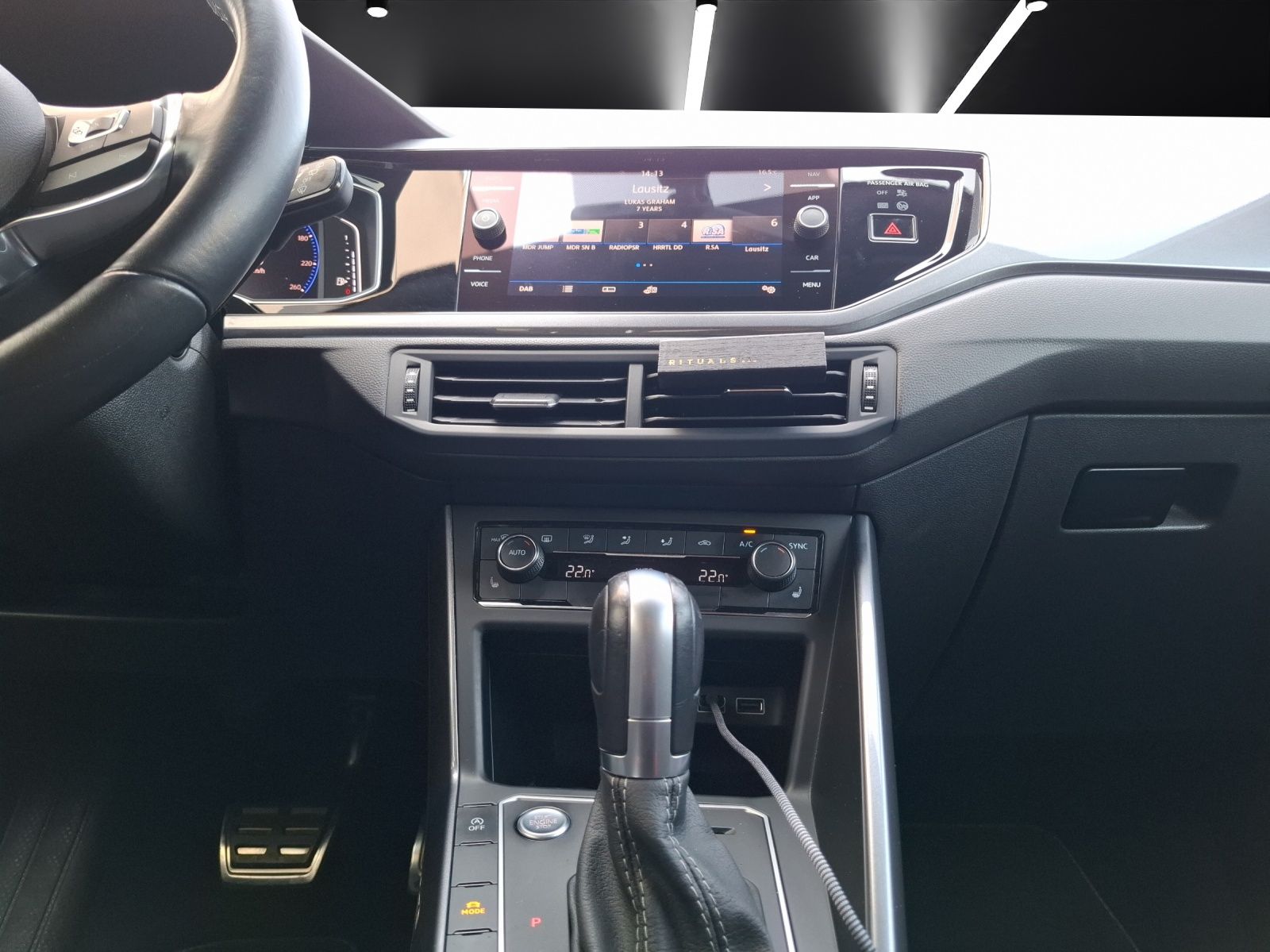 Fahrzeugabbildung Volkswagen Polo DSG Highline R-Line LED Navi AID ACC RFK be