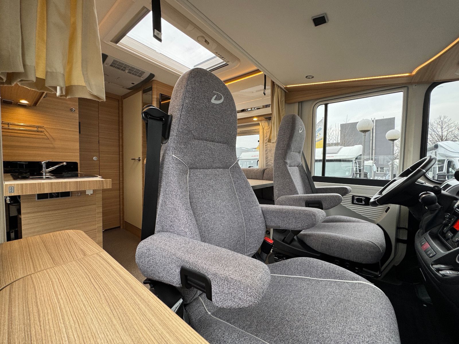 Fahrzeugabbildung Dethleffs Globebus I 006 GT PAKET WHITE 9GT SAT DACHKLIMA
