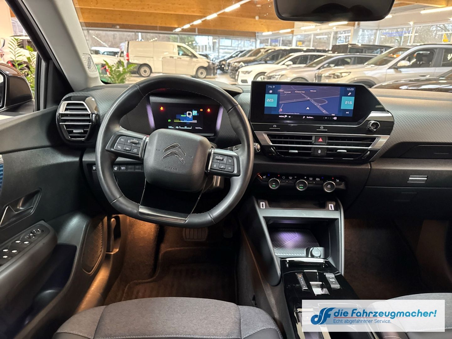 Fahrzeugabbildung Citroën C4 e- Shine HUD Navi 360 Kamera LED Apple CarPla