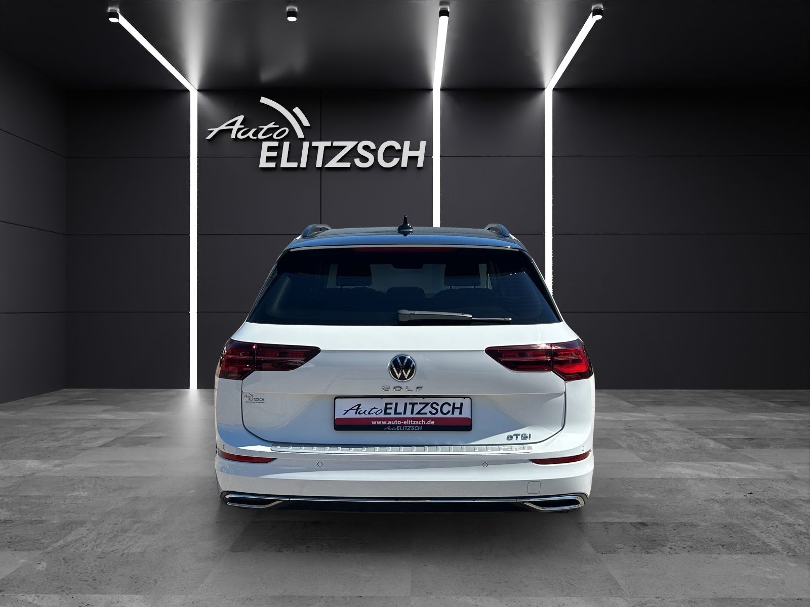 Fahrzeugabbildung Volkswagen Golf VIII Variant eTSI  Style DSG Matrix AHK Nav