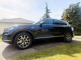Volkswagen Touareg 3.0 V6 TFSI 250kW 4MOT AHK/Pano. - Volkswagen Touareg mit Benzin-Antrieb: Geländewagen, 3.2