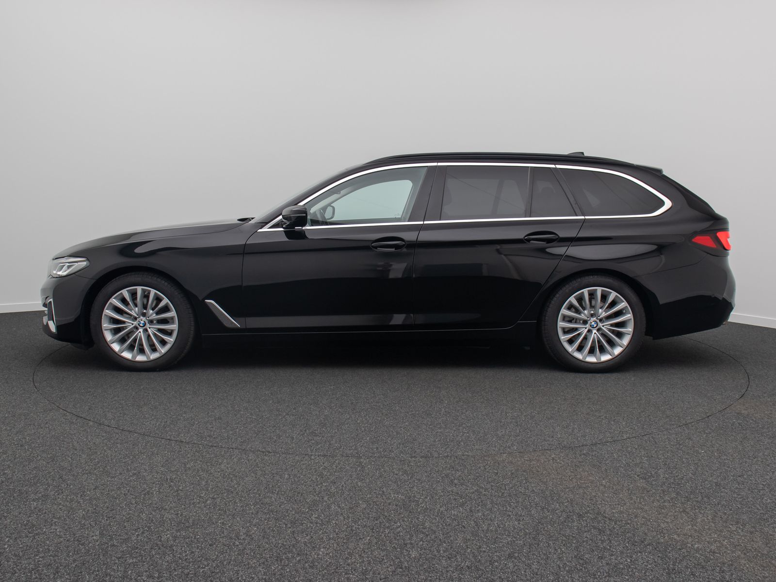 Fahrzeugabbildung BMW 520d xD Luxury Line Kamera DAB HUD Alarm Sport