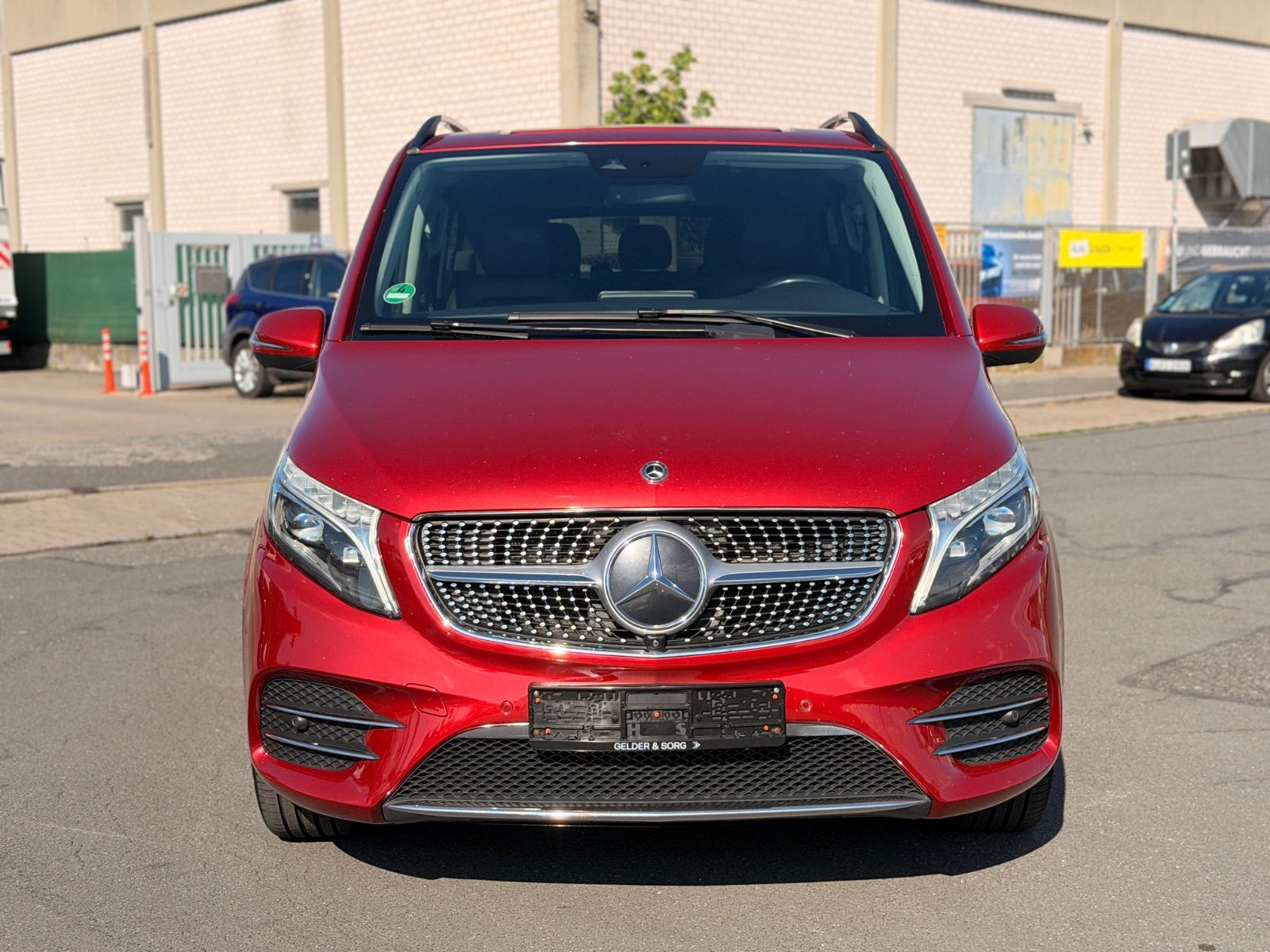 Mercedes-Benz V 300d AMG 4Matic 360"Kamera Leder 7 Sitzer