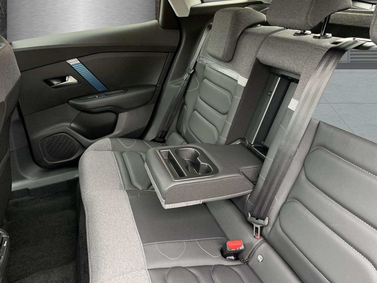 Citroën e-C4 Shine Totwinkelassistent ACC Navi Apple Car