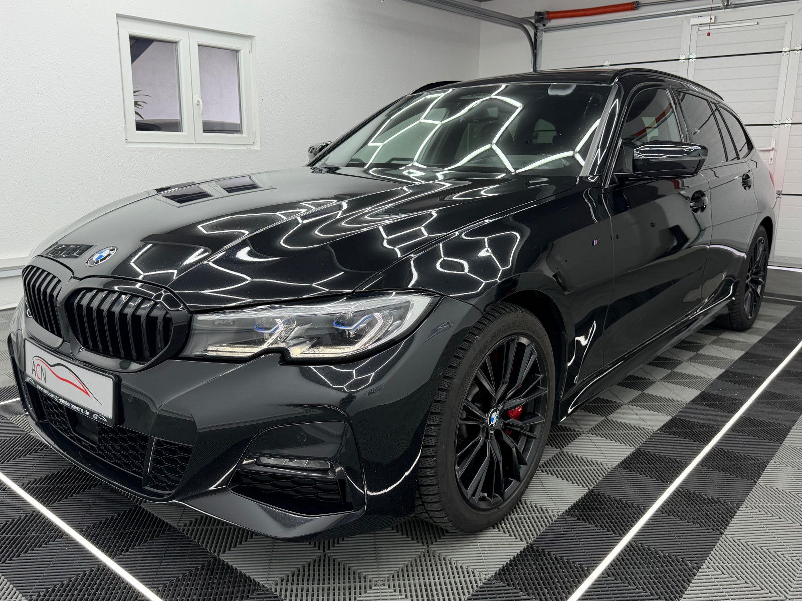 Fahrzeugabbildung BMW 320 d xDrive M-SPORT/LASER/DRIVING ASS+/PANO/HUD