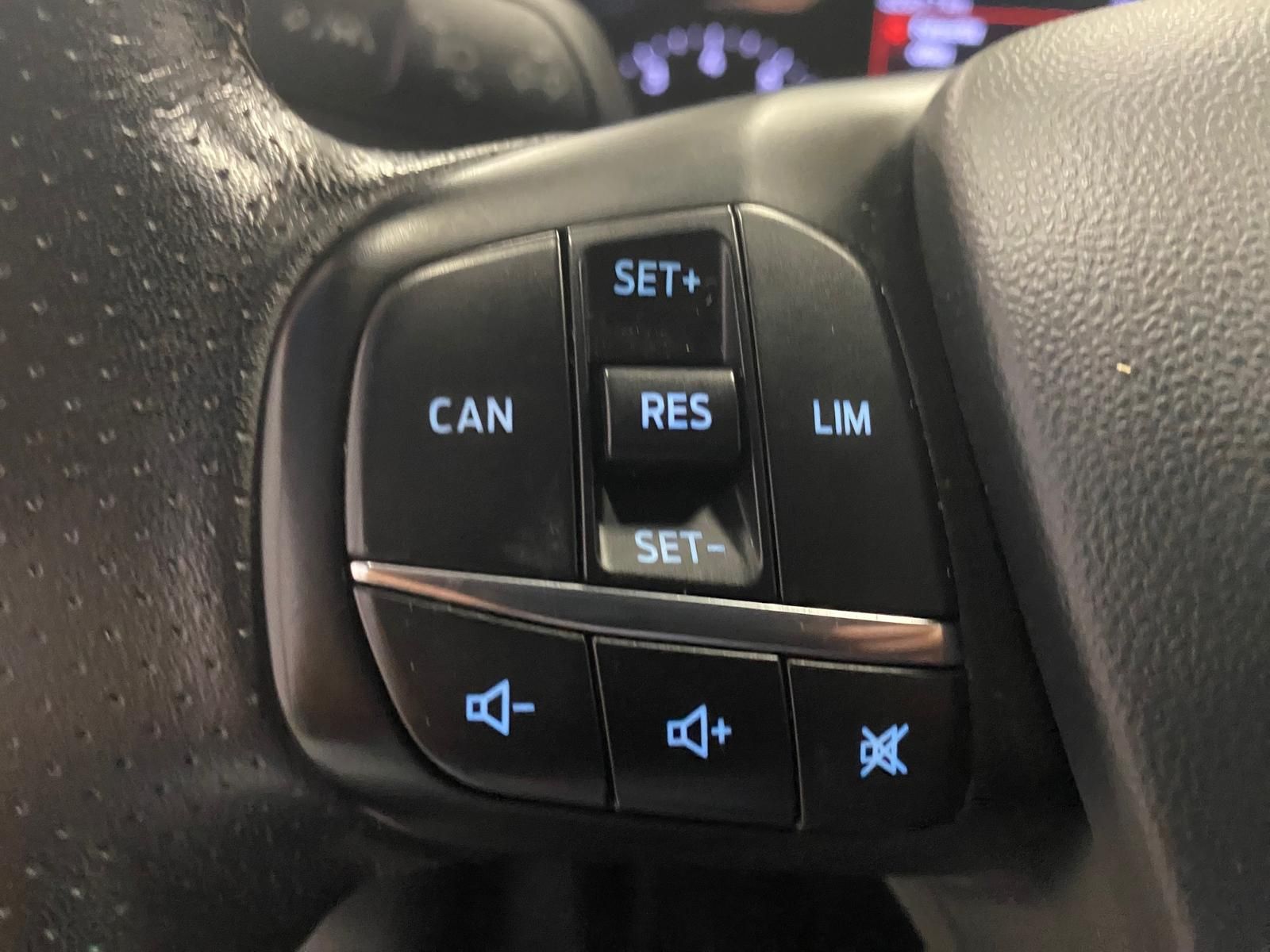 Fahrzeugabbildung Ford Fiesta 1.0 EcoBoost KAT ST-Line APP+KLIMA+RFK+PD