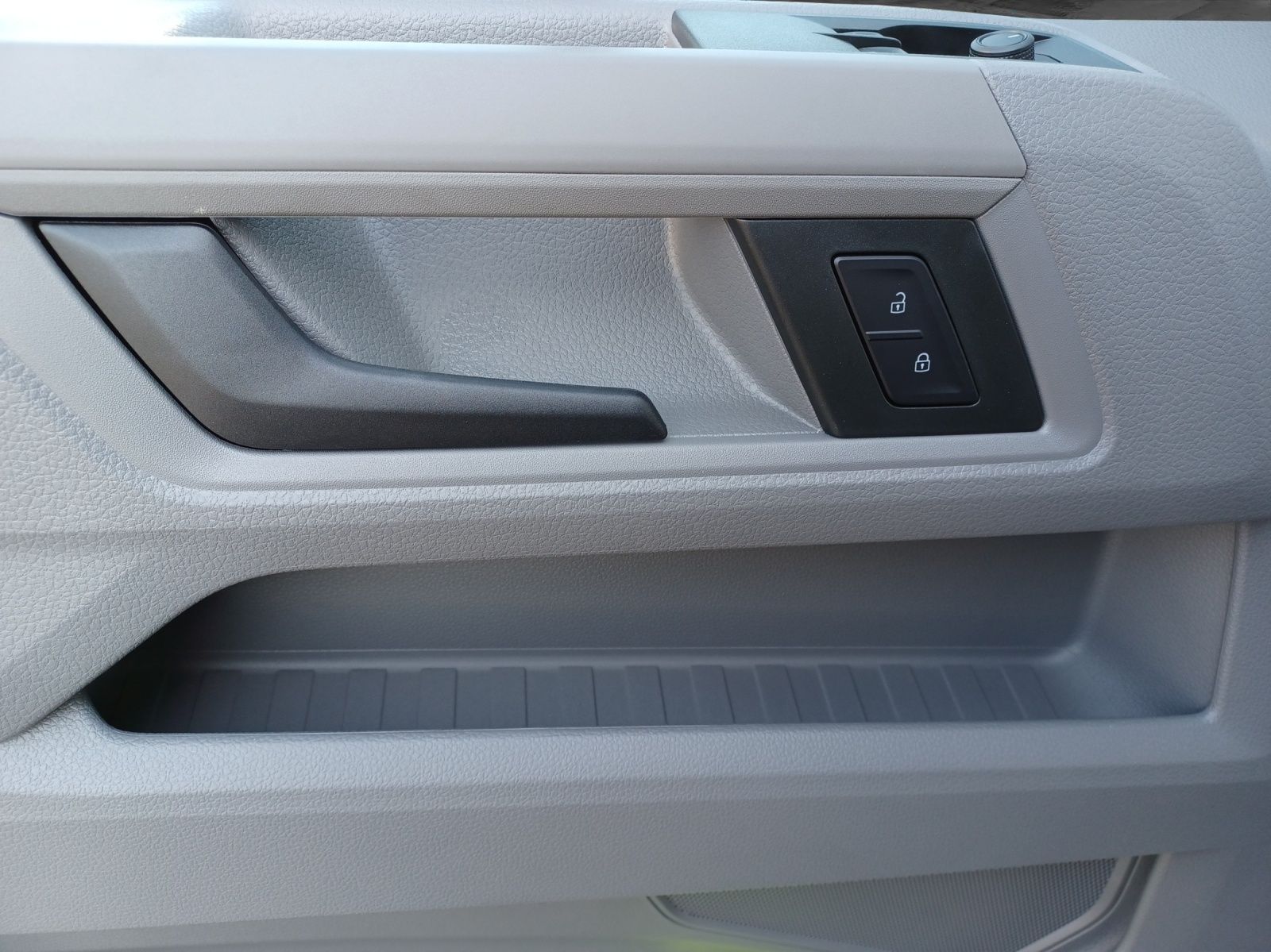 Fahrzeugabbildung Volkswagen Crafter Kasten 35 TDI MR KLIMA AHK RADIO HOLZFUS