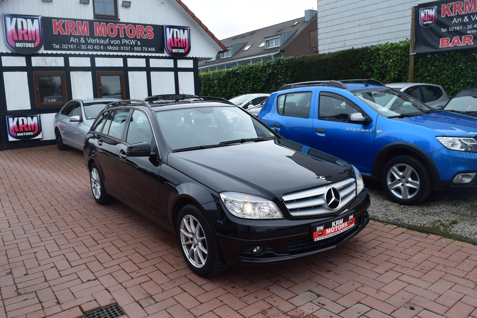 Mercedes-Benz C200 2010 — вигляд ззаду