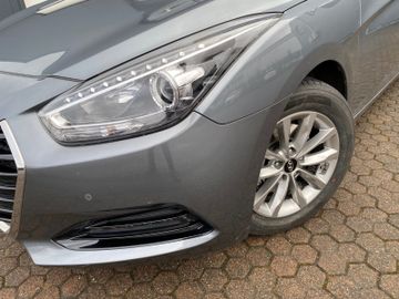 Fahrzeugabbildung Hyundai i40 1.6 GDI Trend Blue LED+PDC+XENON+SHZ+17"LM