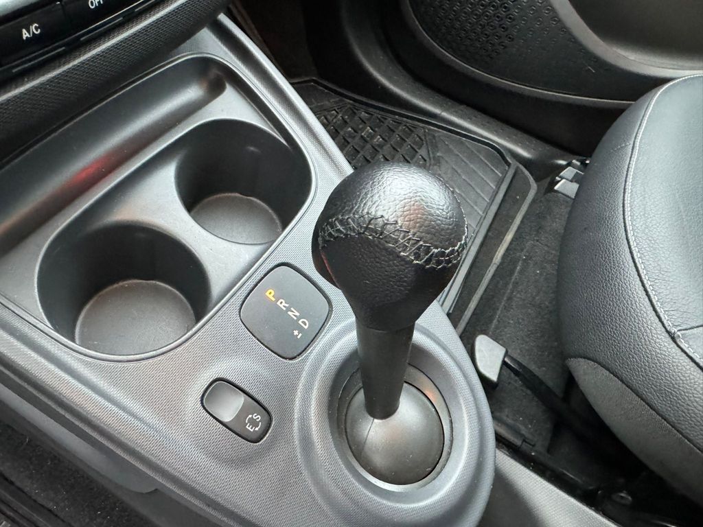 Car Image 21