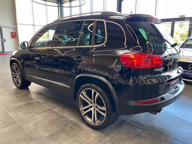 Volkswagen Tiguan Sport & Style 4Motion *NAVI*AHK*XENON*RFK