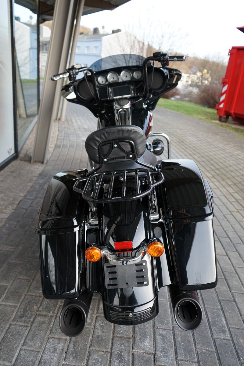 Fahrzeugabbildung Harley-Davidson Street Glide Special 107 FLHXS mit viel Zubehör