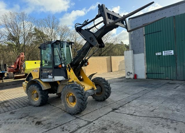 New Holland W 70B + 2 Anbauteile