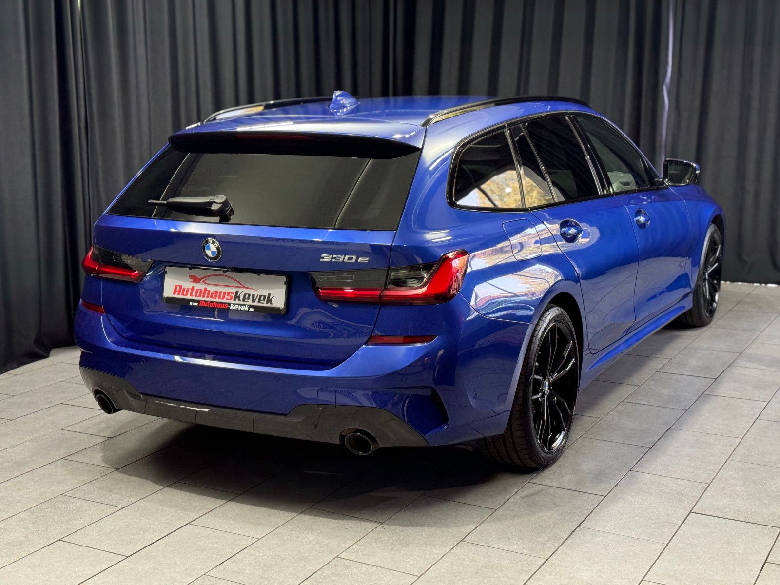 Fahrzeugabbildung BMW 330e M Sport Touring |LASER|HEAD-UP|HARMAN|LEDER