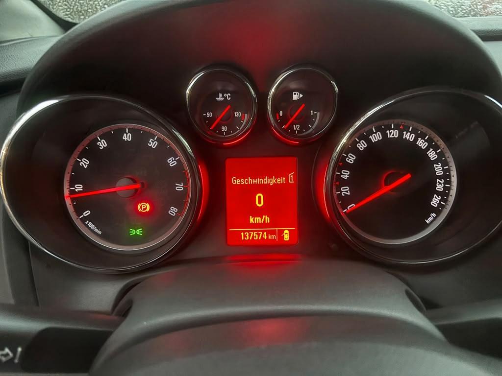 Opel Astra 2012 — photo 14
