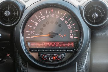 Fahrzeugabbildung MINI Cooper S Countryman|PANO|CHILI