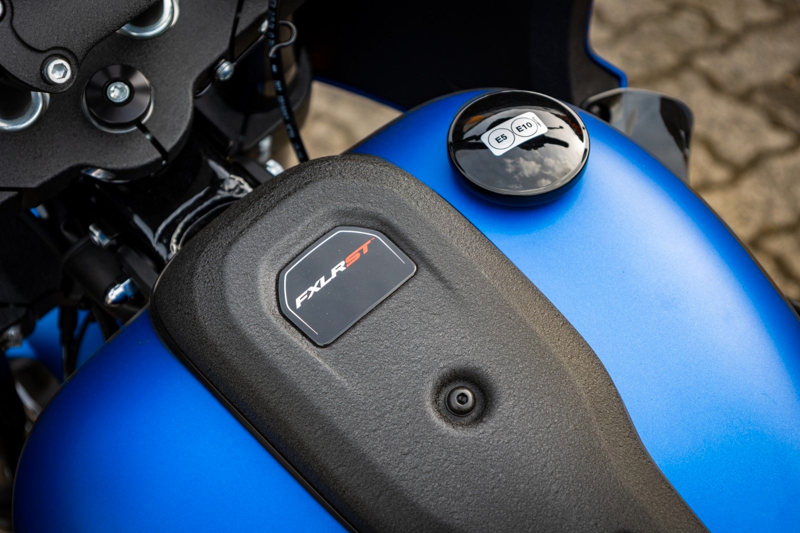 Fahrzeugabbildung Harley-Davidson FXLRST LOW RIDER ST 117 MY26