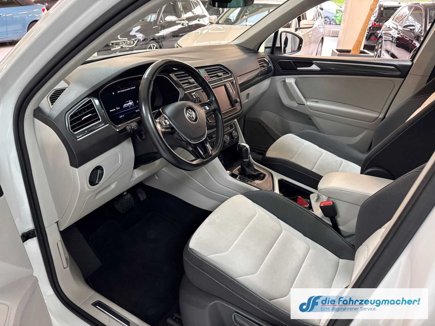 Fahrzeugabbildung Volkswagen Tiguan Highline BMT Start-Stopp El. Panodach Nav