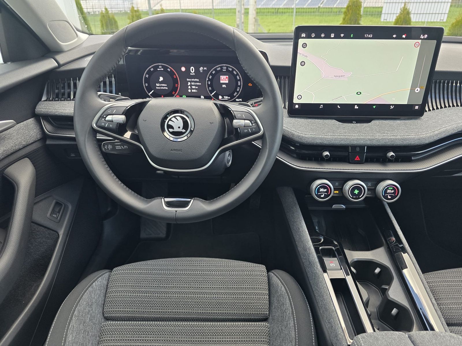 Fahrzeugabbildung SKODA Superb 2.0 TDI 4x4 Selection MATRIX*AHK*PANO*19"