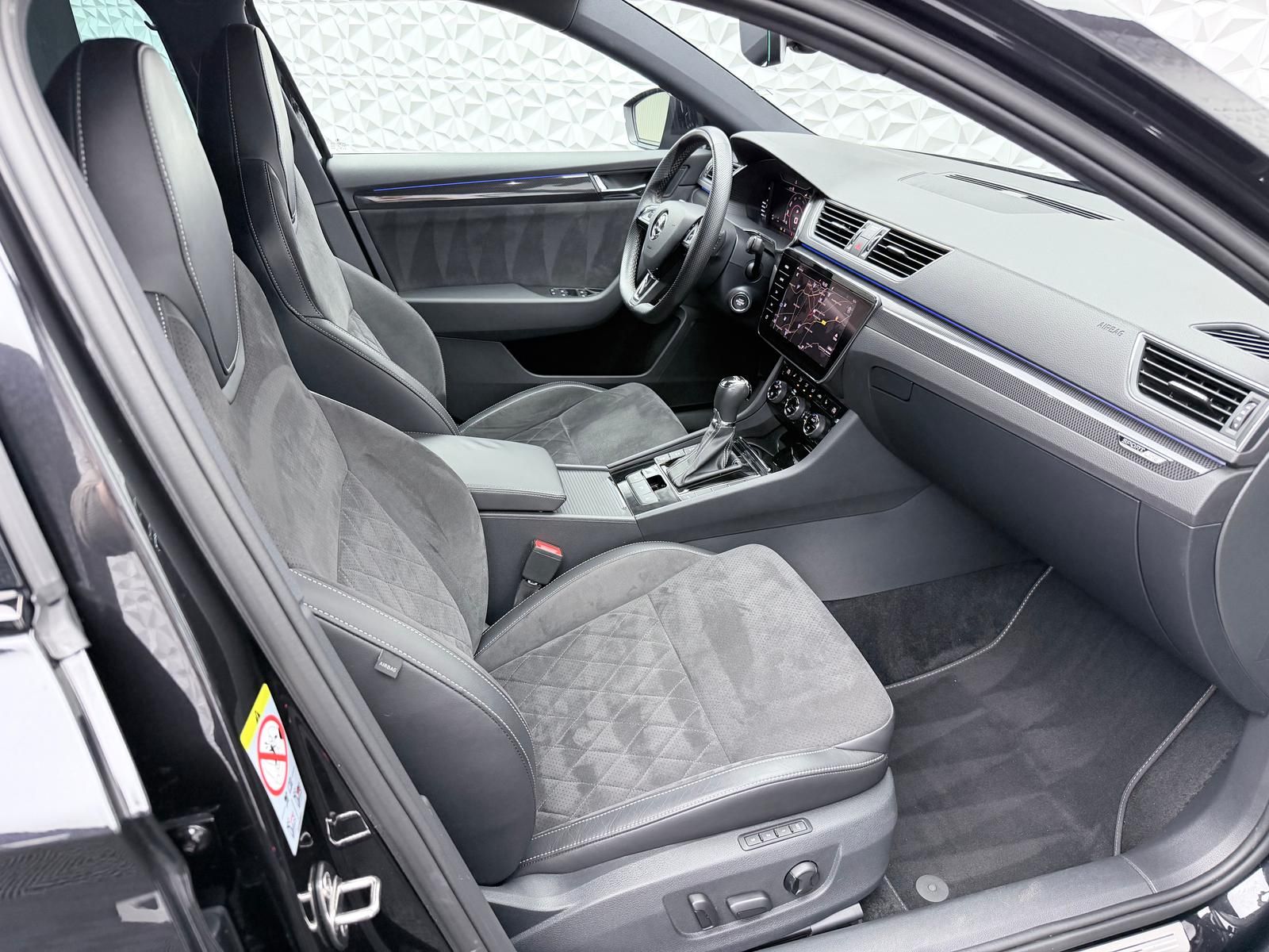 Fahrzeugabbildung SKODA SPORTLINE 2.0 TDI/VIRTUAL/R-CAM/LED/ACC/DCC/DAB+