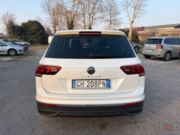 Volkswagen Tiguan - 4