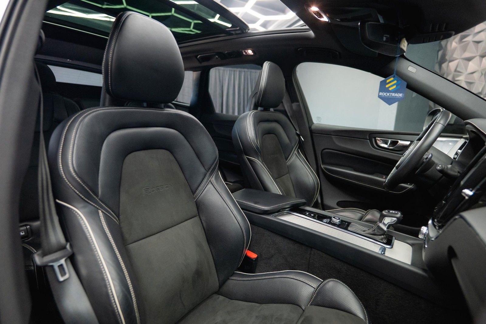 Fahrzeugabbildung Volvo XC60 R Design AWD | ACC | Pano | B&W | LED | 21`