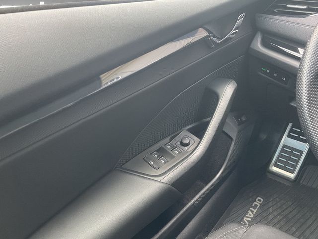 Skoda Octavia Combi IV 1.4 TSI iV DSG Sportline *HUD*