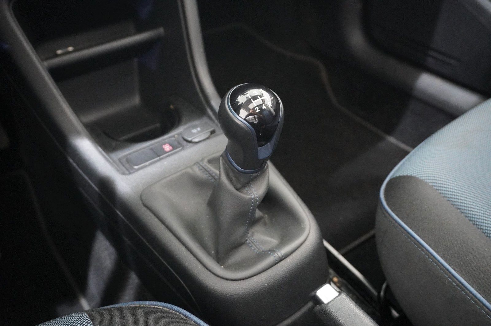 Fahrzeugabbildung SEAT Mii 1.0 CONNECT 5-TÜR NAVI/SPORT/SHZ/PANO./PDC