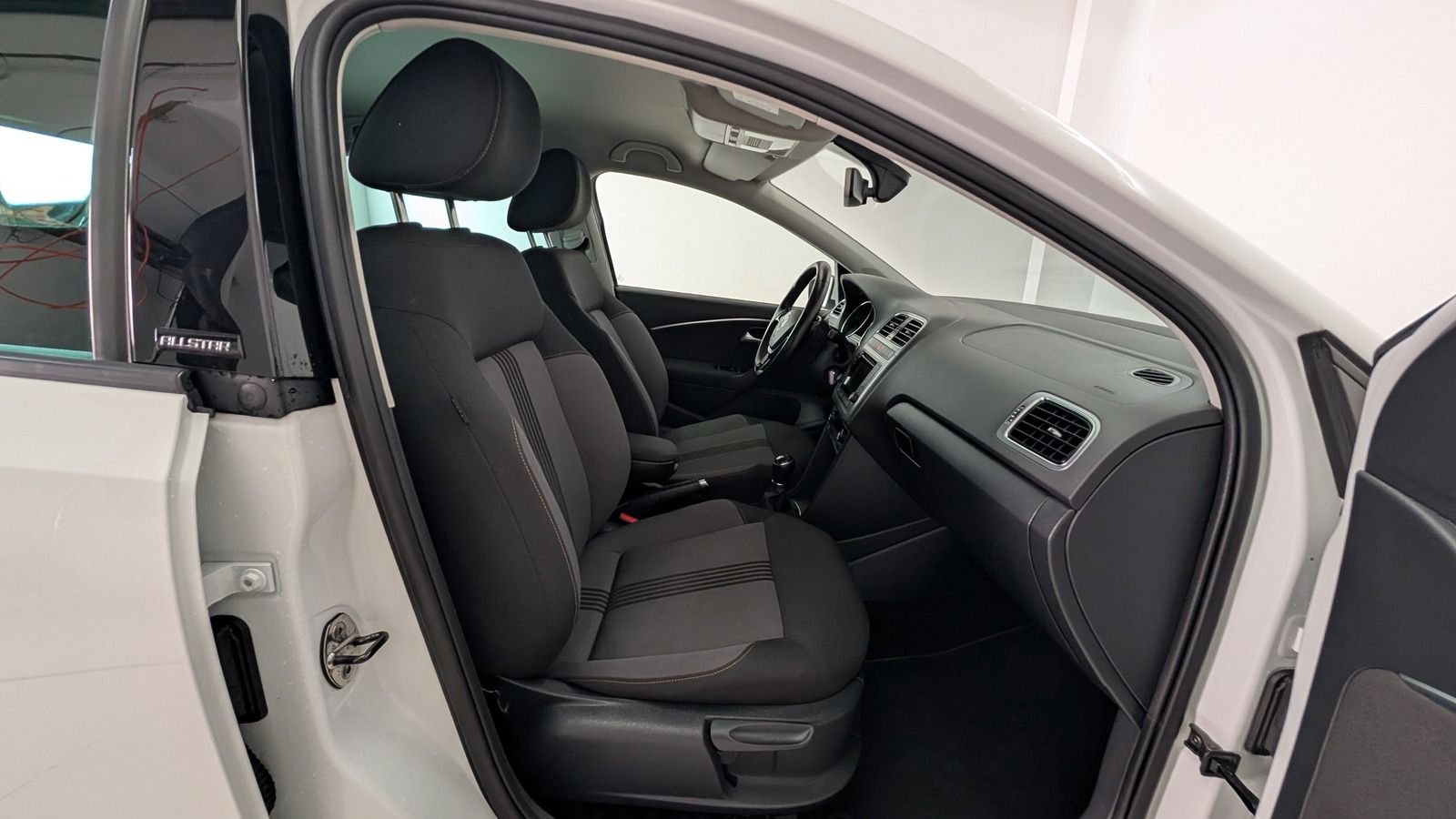 Fahrzeugabbildung Volkswagen Polo V 1.0 TSI * SHZ * LED * PDC Allstar