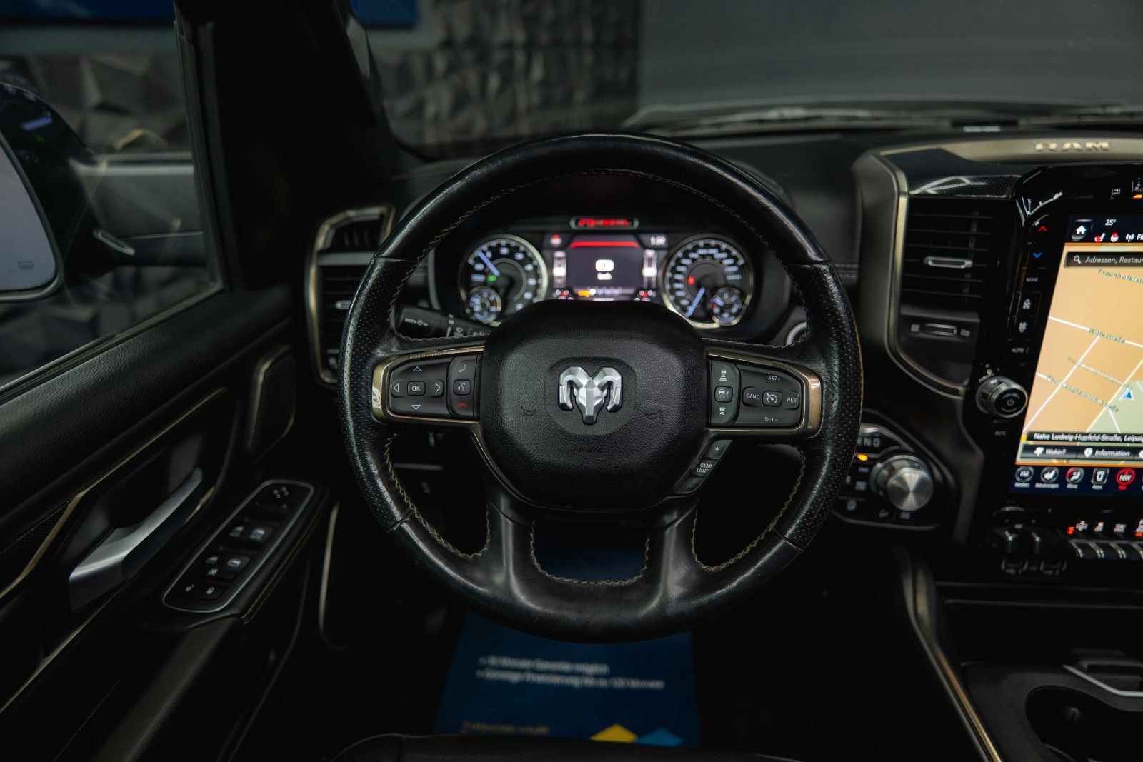 Fahrzeugabbildung Dodge RAM 5.7 V8 HEMI 4x4 REBEL LIMITED RamBox ACC 19%