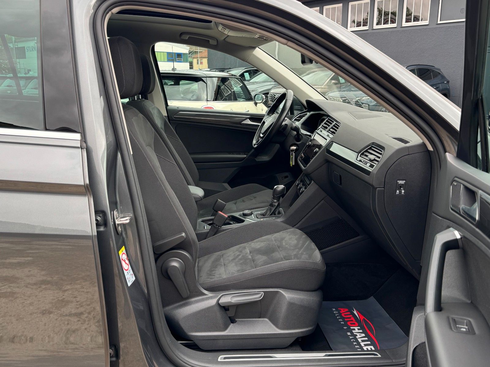 Fahrzeugabbildung Volkswagen Tiguan 2.0 TSI Hgl. 4M Alcan Pano Dynaudio 360°