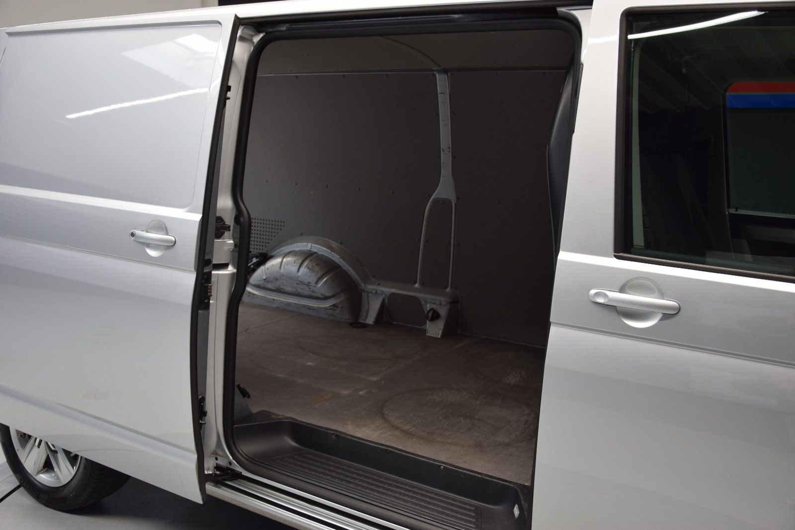 Fahrzeugabbildung Volkswagen T6 Transporter Kasten lang DSG 4Motion LED AHK