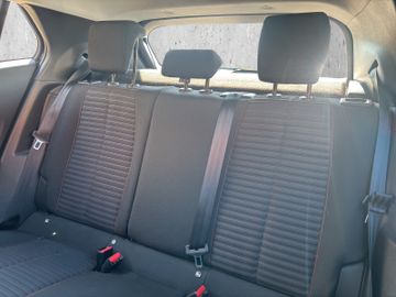Peugeot 2008 Active e- Elektromotor 136 (e-) +SHZ+PDC