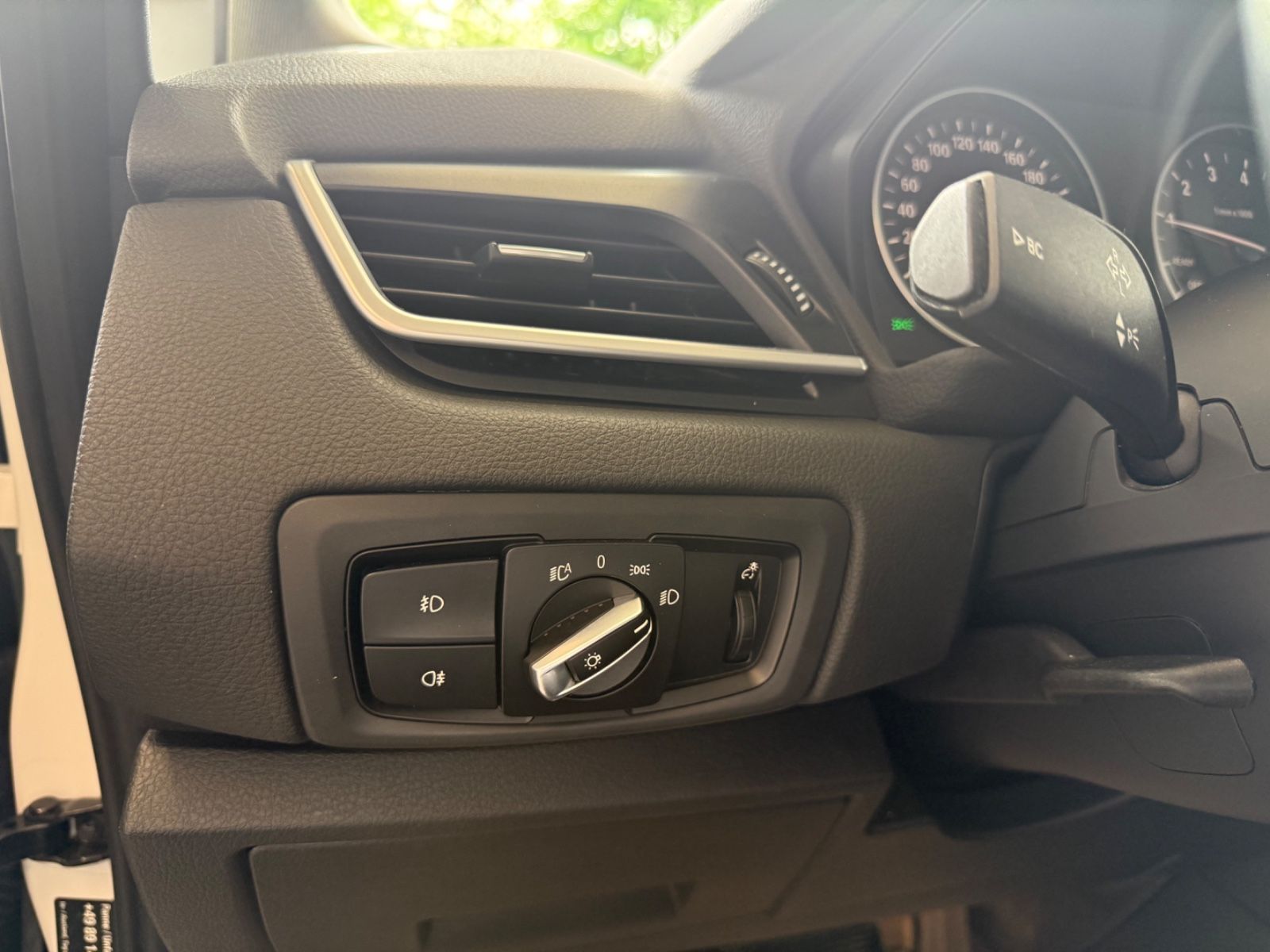 Fahrzeugabbildung BMW 220 i Active Tourer Advantage Business-Paket