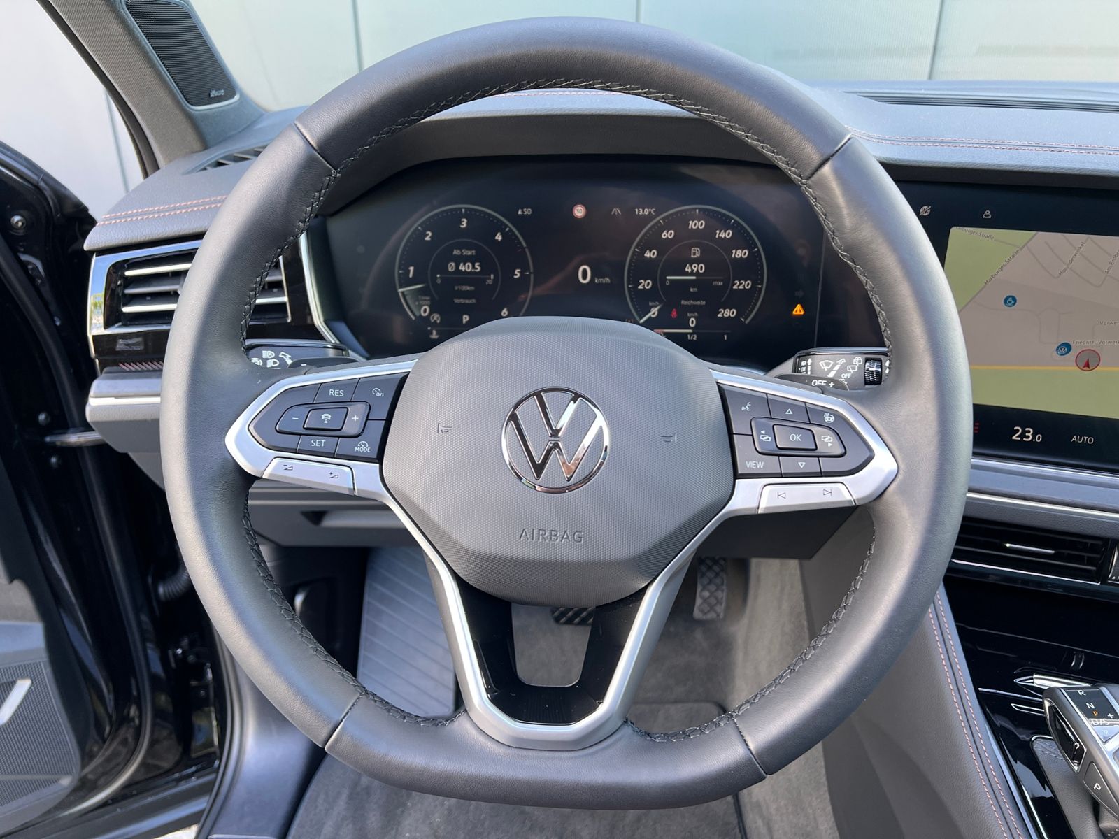 Fahrzeugabbildung Volkswagen Touareg Elegance 3.0 TDI 4MOTION *AHK, Pano, Dyn
