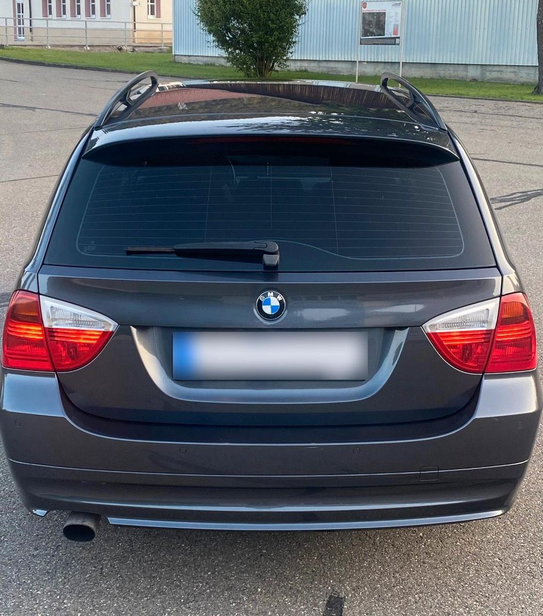 BMW 320 2006 — салон