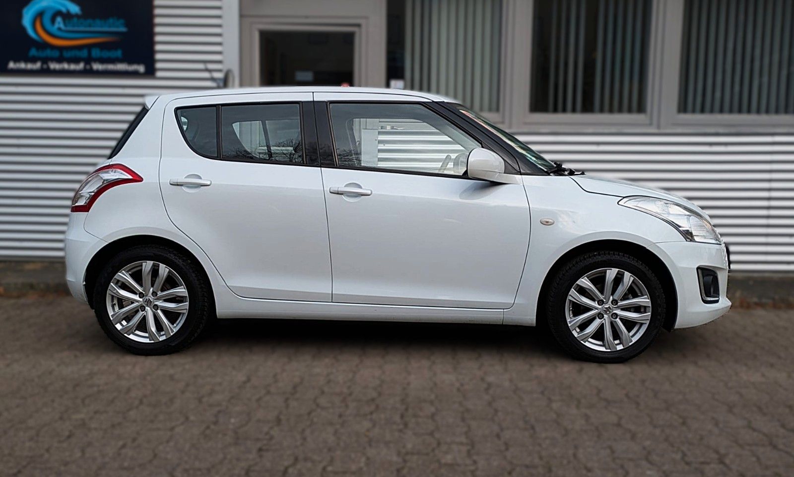 Fahrzeugabbildung Suzuki Swift 1.2 KLIMA TEMPOMAT ALLWETTER AHK ALU