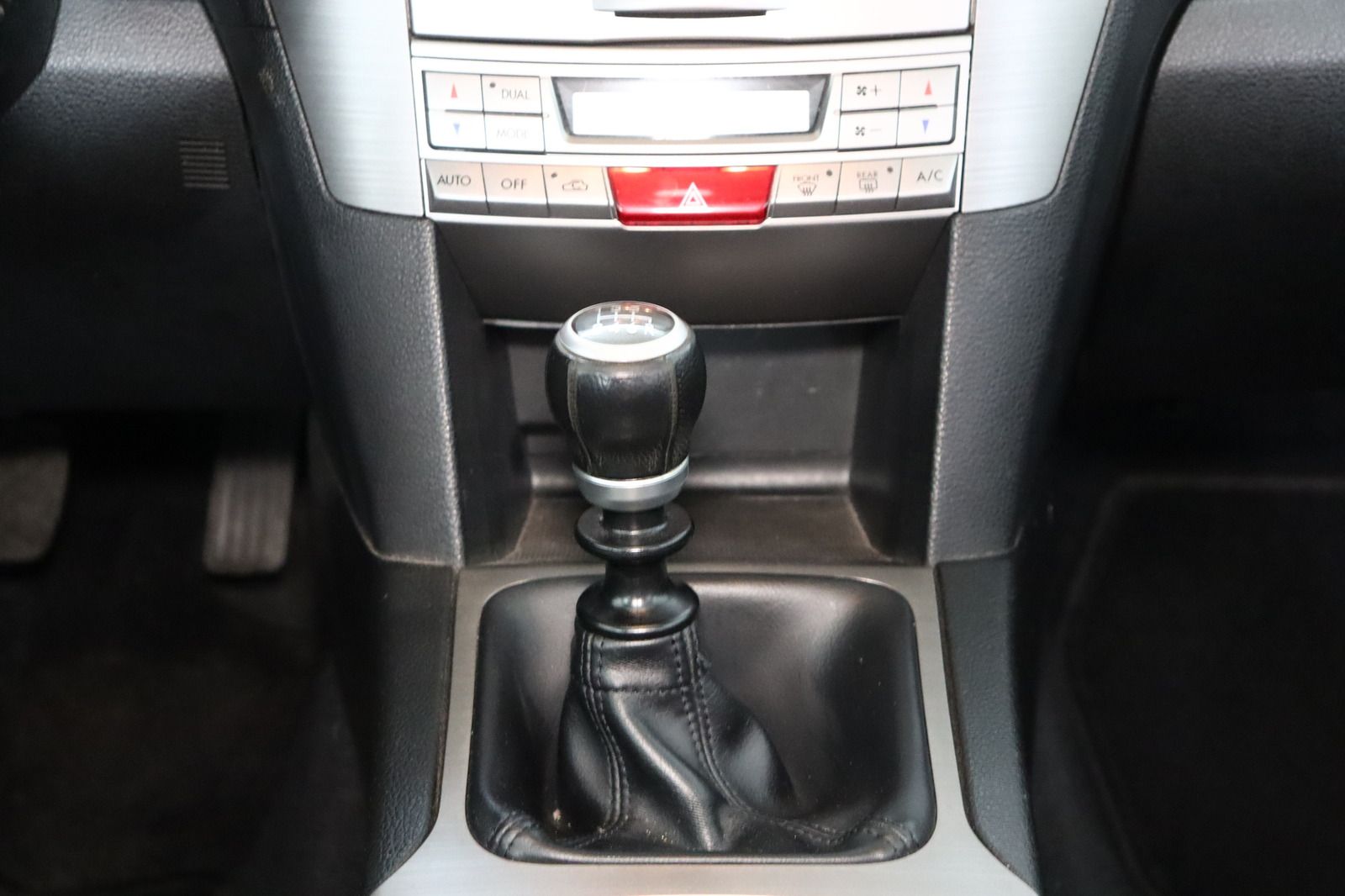 Fahrzeugabbildung Subaru Legacy Kombi 2.0D Outback Comfort Navigation