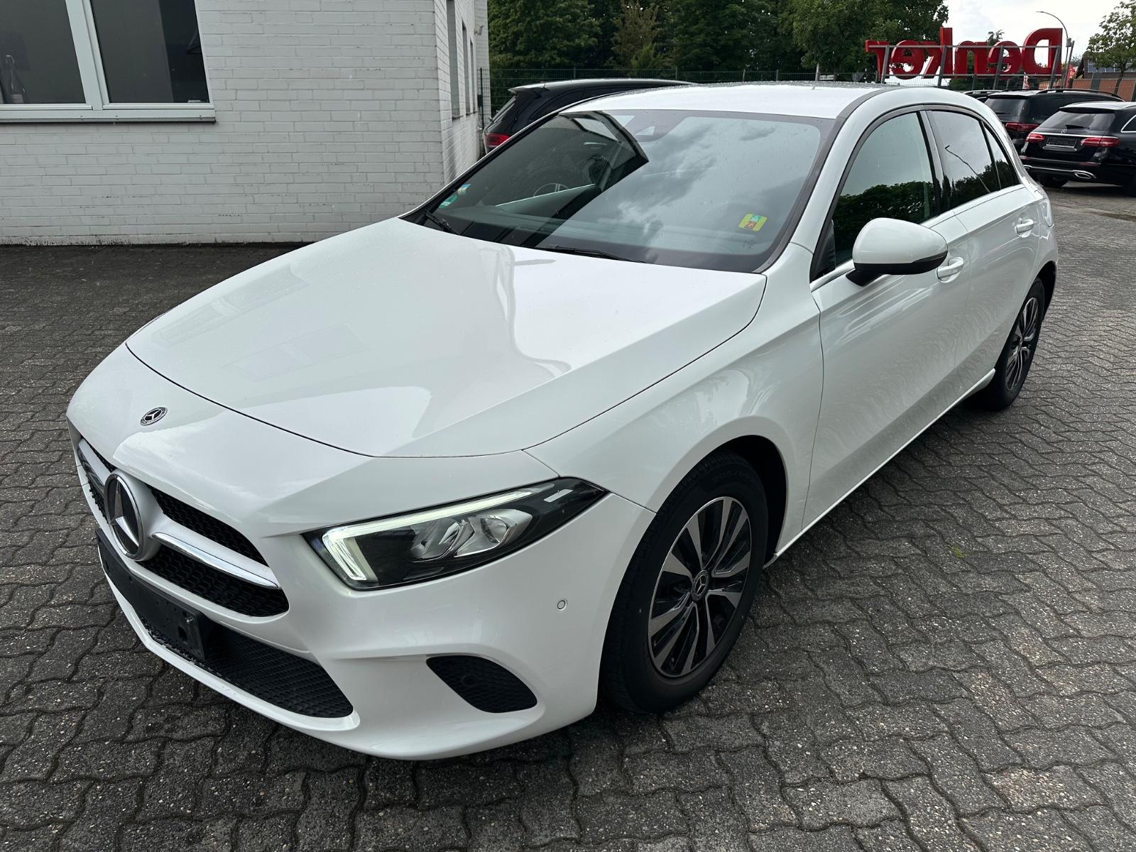 Mercedes-Benz A 180 d 8G Style Navi LED Spur MBUX AHK