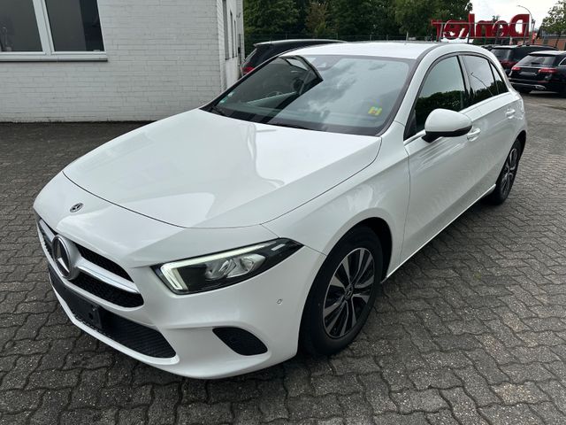 MERCEDES-BENZ A 180 d 8G Style Navi LED Spur MBUX AHK