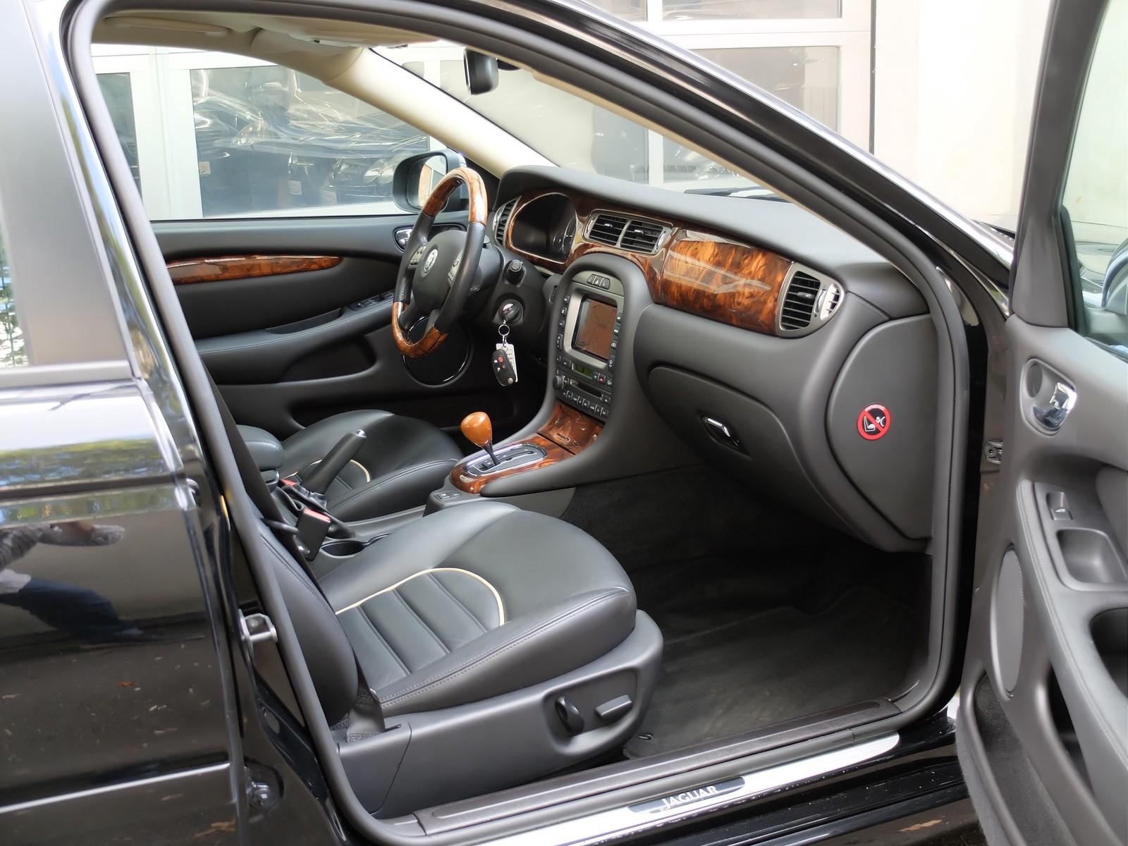 JAGUAR X-TYPE 3.0 V6 230ch 4X4 - CUIR - BVA - GPS - XÉNON - SIÈGES CHAUFFANTS - 75000 Km