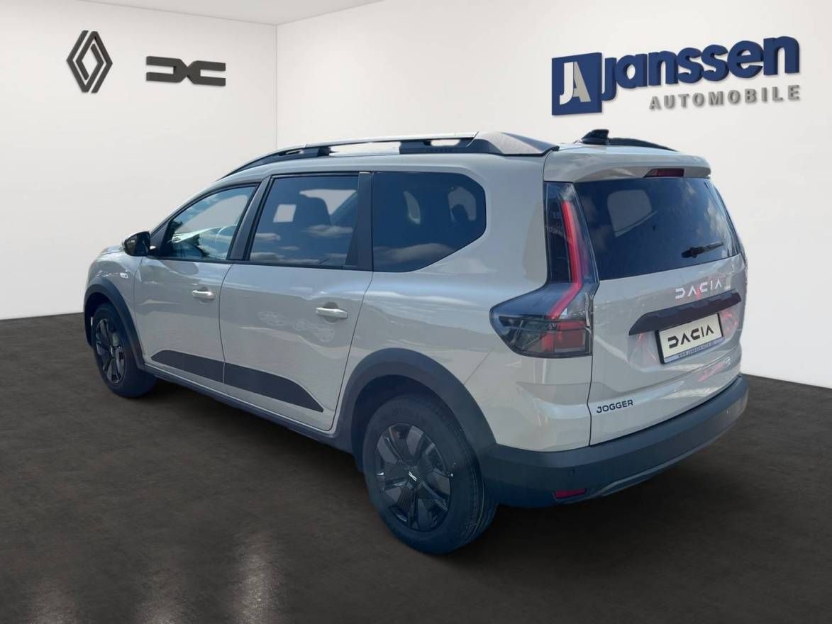 Fahrzeugabbildung Dacia Jogger Expression TCe 110 7-Sitzer