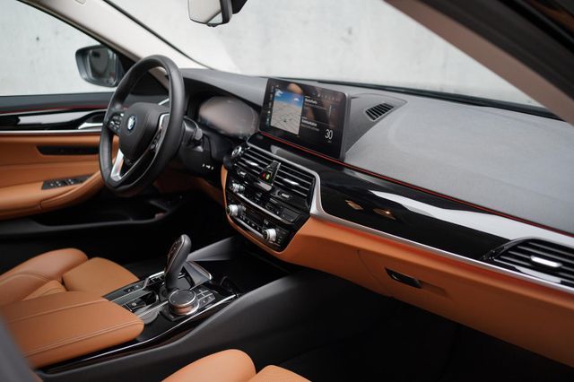 BMW 530e Touring xDrive | Pano | LED | Ahk | Live imagem 2