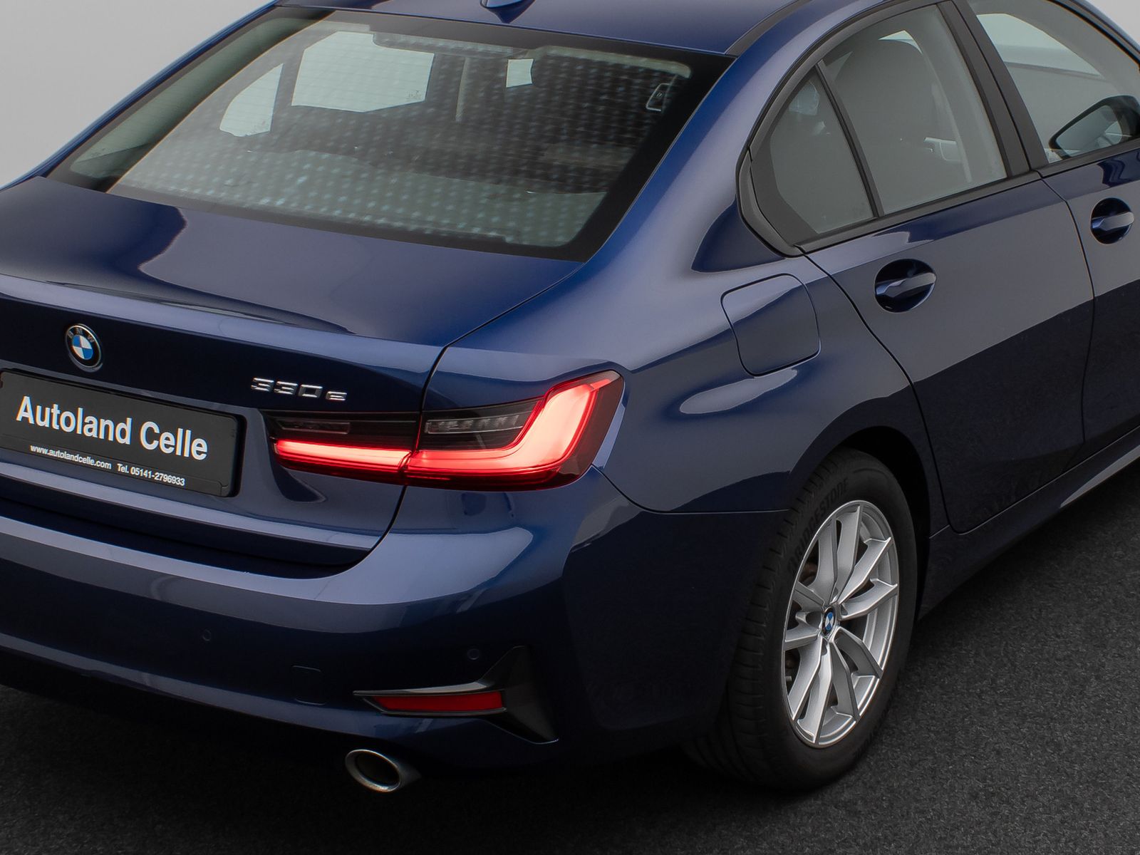 Fahrzeugabbildung BMW 330e CockPitPr Navi PDC Alarm Geschwindigkeitsre