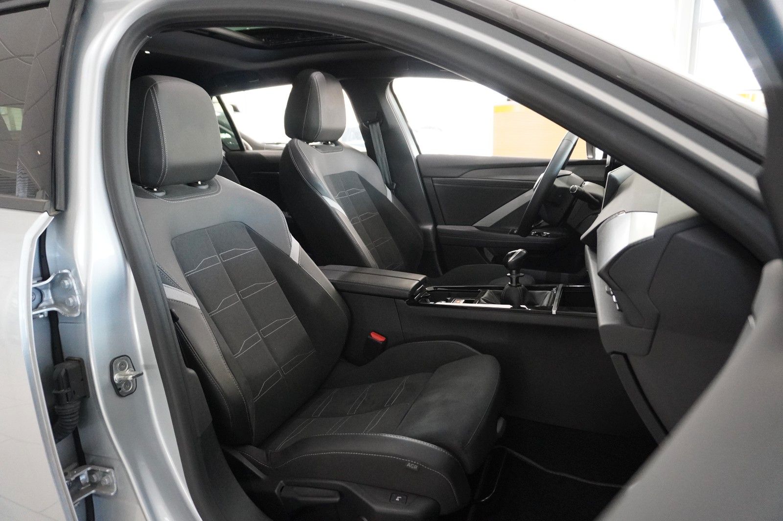 Fahrzeugabbildung Opel Astra L ST 1.2T GS SPORT NAVI/LED/360°/PANO/HUD
