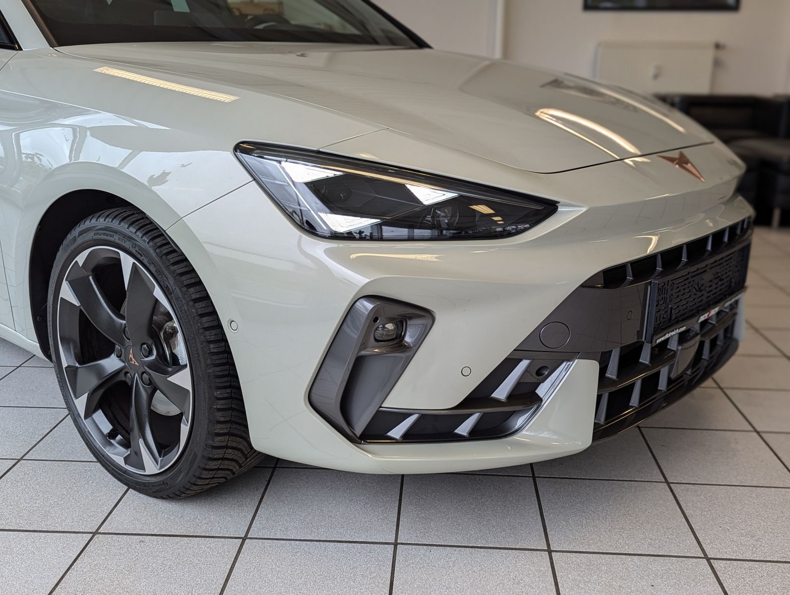 CUPRA Leon 1.5 eTSI Sennh. Matrix Pano Edge/Dynamic - Image 8