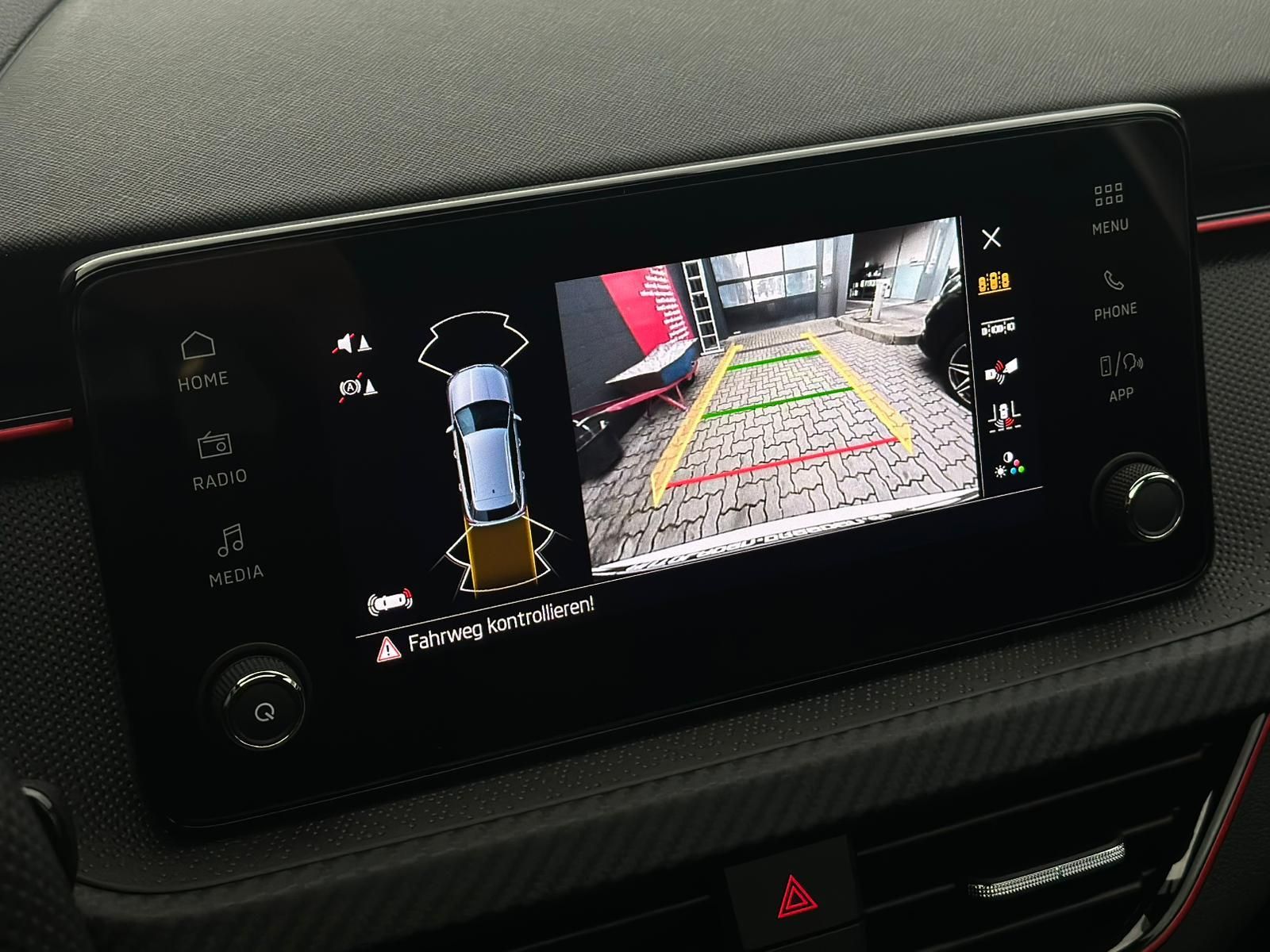 SKODA Kamiq 1.0TSI MONTE CARLO* MATRIX#PANO#AHK#KEYLES - Image 21