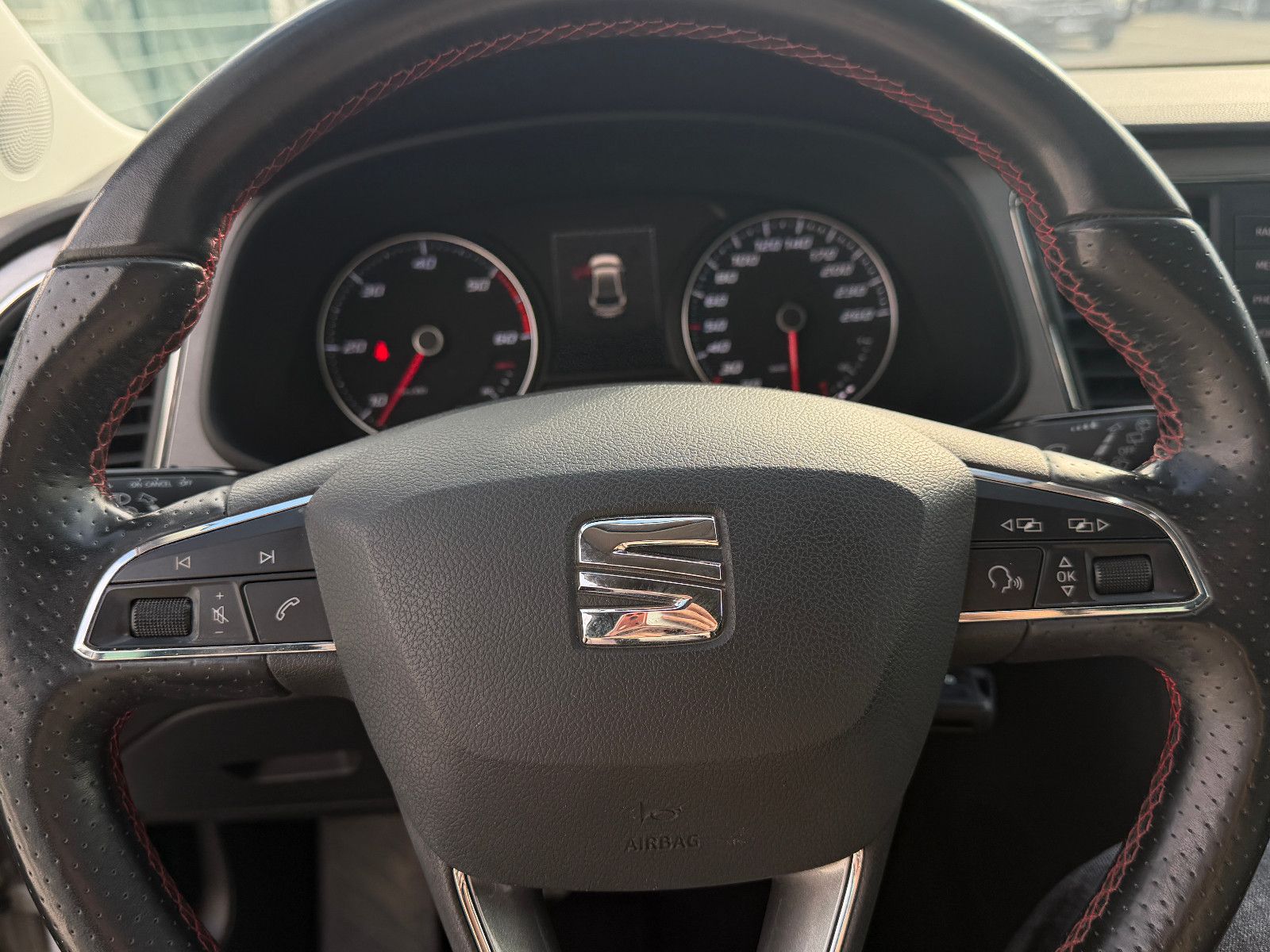 Fahrzeugabbildung SEAT Leon /FR-LINE/LED/NAVI/LEDER/KLIMA/ACC